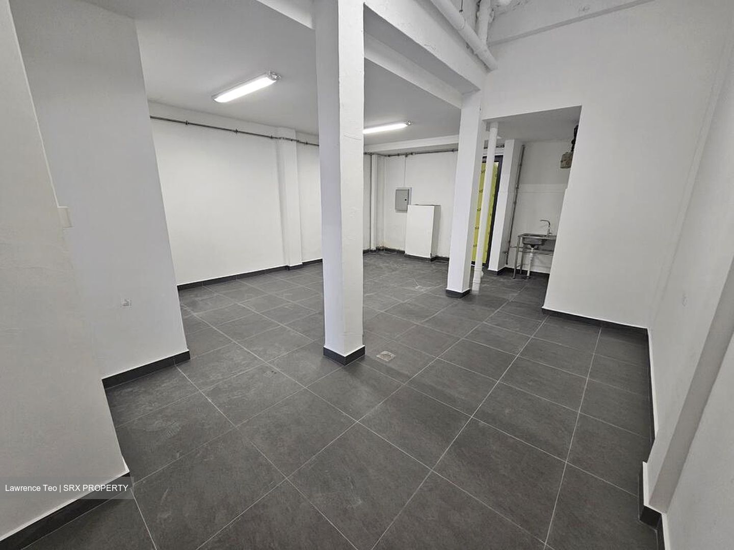 Race Course Road (D8), Retail #515200401